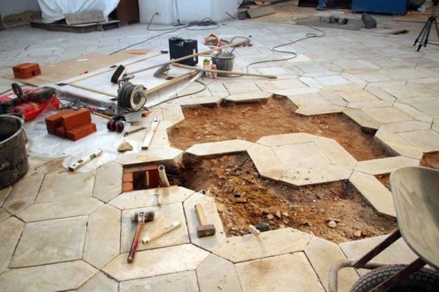 Der Innenraum der Pfarrkirche St. Jakobus ist eine Baustelle.